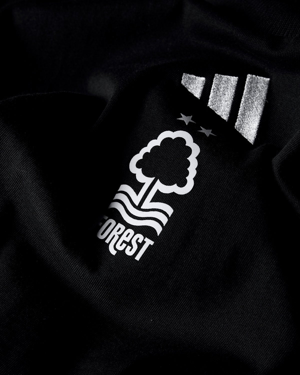 NFFC Adidas Junior Black Small Logo T-Shirt - Nottingham Forest FC