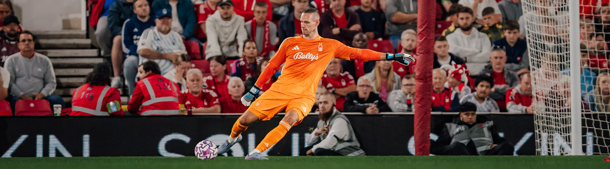 Goalkeeper Kit - Nottingham Forest FC